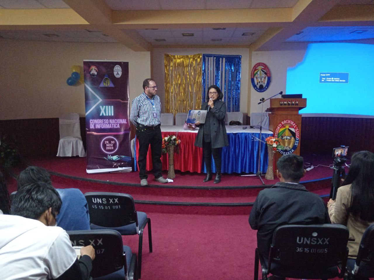 Río entre Montañas